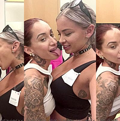 who also love touching their bestie?