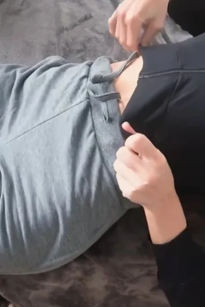 Katiegcups undresses her clothesto masturbate