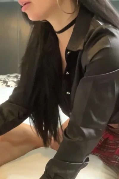 onlyfans canadian model Miss Lexa rubs a dildo on bed