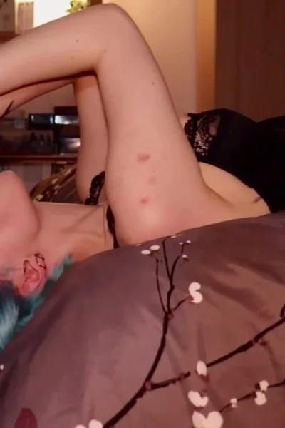 watch how lyra crow sucks a dildo imagin how she is going tot suck your dick