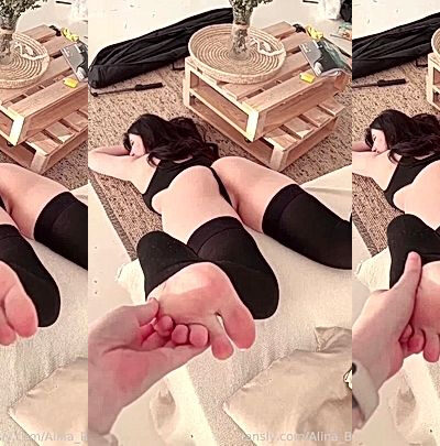 she massaged my feets for me so i could eat her wet pussy(Alina Becker)