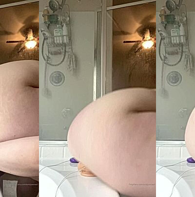 american model dildo fucked her coochie in the bathroom(Pawgemily)