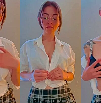 sexy onlyfans model Noemiexlili undressing video