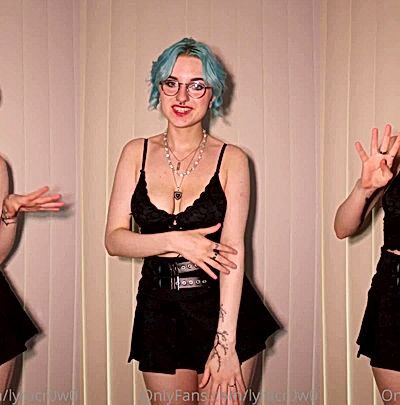 sexy onlyfans model lyracrow looks good in lingerie….wanna fuck her till she cum?