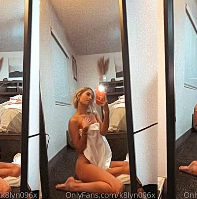 sexy model K8lyn096 shows her boobs