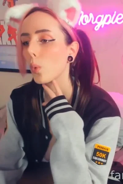 sexy american model having a good time in her room(Morgpie)